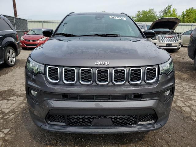 3C4NJDBNXRT135828 - 2024 JEEP COMPASS LATITUDE 石墨色 照片 5