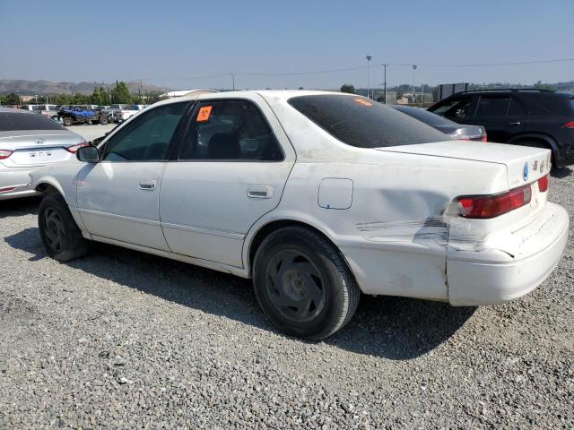 4T1BG22K2WU841040 - 1998 TOYOTA CAMRY CE WHITE photo 2