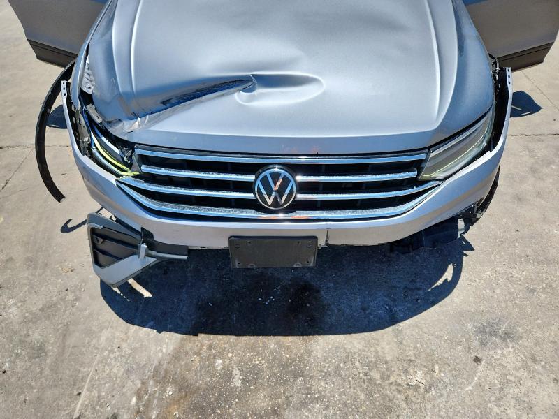 3VV3B7AX4PM054776 - 2023 VOLKSWAGEN TIGUAN SE Silber Foto 12