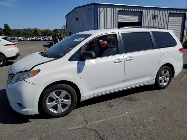 2012 TOYOTA SIENNA LE, null