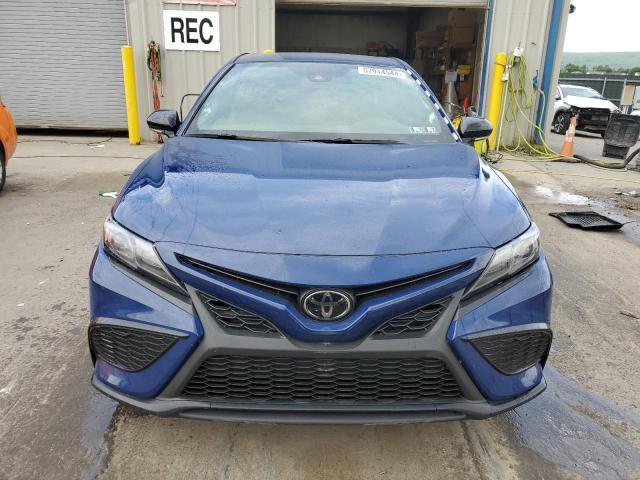 4T1T11BK7PU097856 - 2023 TOYOTA CAMRY SE NIGHT SHADE BLUE photo 5