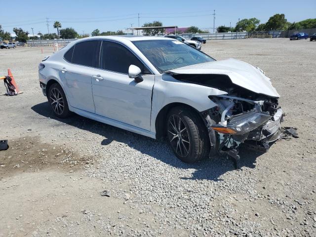 4T1T11AK1PU176988 - 2023 TOYOTA CAMRY SE NIGHT SHADE WHITE photo 4