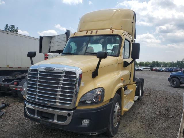 3AKJGED50GDHB5906 - 2016 FREIGHTLINER CASCADIA 1 ყვითელი ფოტო 2