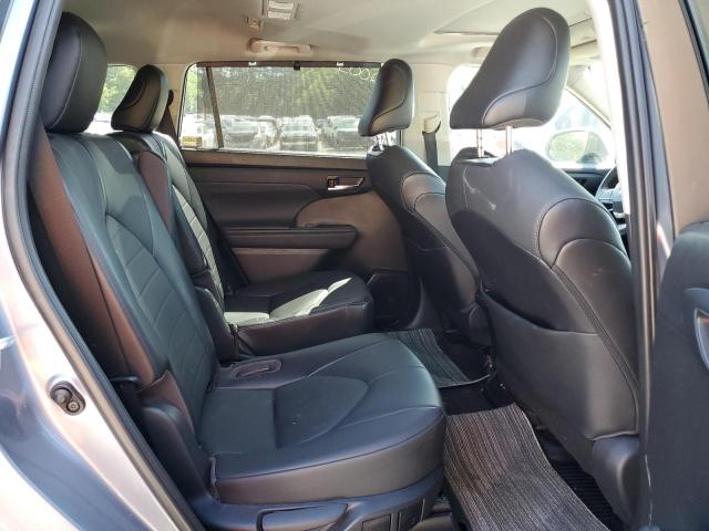 5TDGZRBH7MS154946 - 2021 TOYOTA HIGHLANDER XLE GRAY photo 11