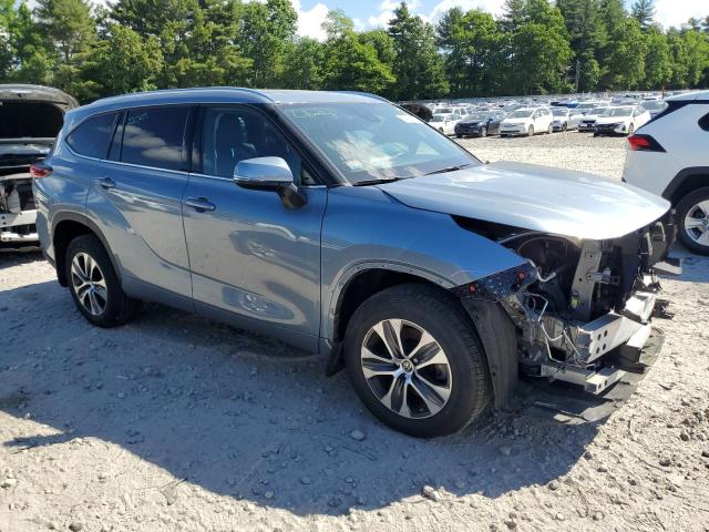 5TDGZRBH7MS154946 - 2021 TOYOTA HIGHLANDER XLE GRAY photo 4