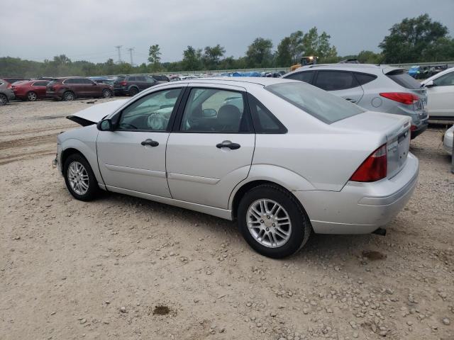 1FAFP34N27W111062 - 2007 FORD FOCUS ZX4 SILVER photo 2