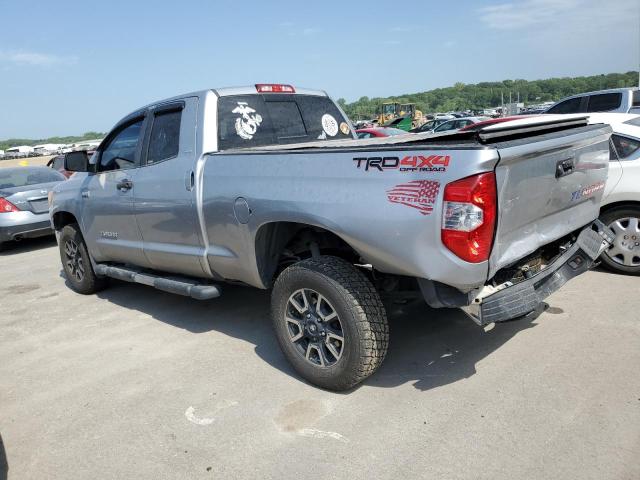 5TFUW5F1XGX577021 - 2016 TOYOTA TUNDRA DOUBLE CAB SR/SR5 SILVER photo 2