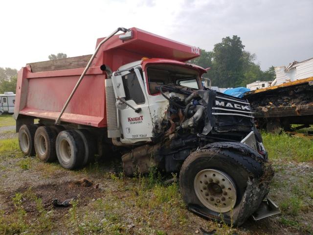 1M2AG11CX7M058341 - 2007 MACK 700 CV700 WHITE photo 1