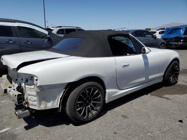 JM1NB353810200419 - 2001 MAZDA MX-5 MIATA BASE WHITE photo 3
