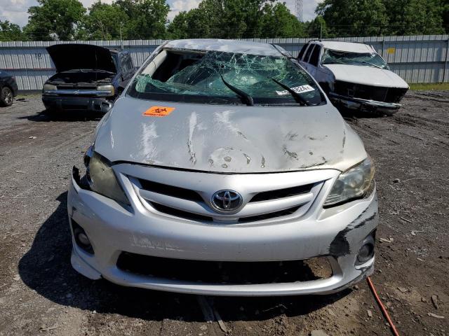 2T1BU4EE9DC123431 - 2013 TOYOTA COROLLA BASE SILVER photo 5