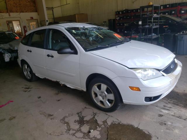 1FAFP37N26W148560 - 2006 FORD FOCUS ZX5 WHITE photo 4