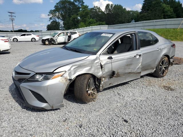 4T1B11HK5JU576593 - 2018 TOYOTA CAMRY L SILVER photo 1