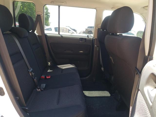 JTLKT324454029720 - 2005 TOYOTA SCION XB WHITE photo 10