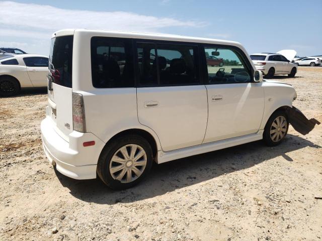 JTLKT324454029720 - 2005 TOYOTA SCION XB WHITE photo 3