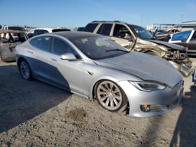 5YJSA1E21JF281718 - 2018 TESLA MODEL S 银色 照片 4