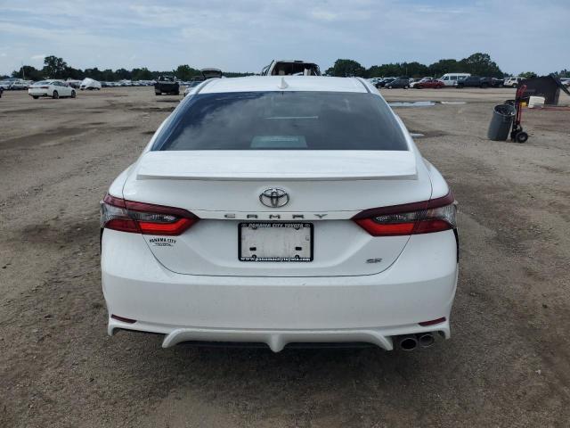 4T1G11AK3RU857643 - 2024 TOYOTA CAMRY SE NIGHT SHADE WHITE photo 6