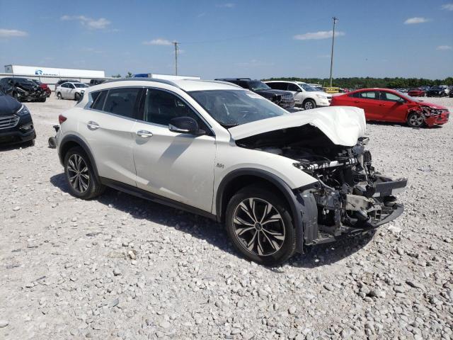 SJKCH5CR8HA034624 - 2017 INFINITI QX30 BASE 白色 照片 4