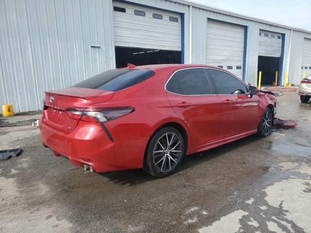 4T1T11AK3PU114668 - 2023 TOYOTA CAMRY SE NIGHT SHADE RED photo 3