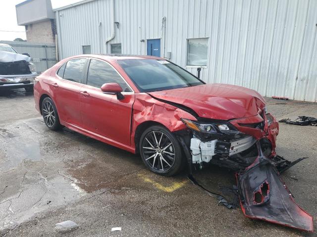 4T1T11AK3PU114668 - 2023 TOYOTA CAMRY SE NIGHT SHADE RED photo 4