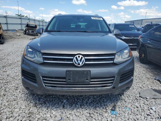 WVGEF9BP5ED007590 - 2014 VOLKSWAGEN TOUAREG V6 GRAY photo 5