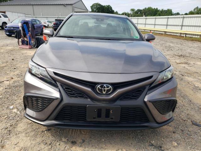 4T1T11AK7RU907670 - 2024 TOYOTA CAMRY SE NIGHT SHADE GRAY photo 5