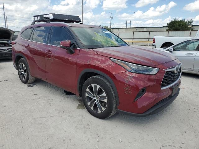 5TDGZRAH7NS100047 - 2022 TOYOTA HIGHLANDER XLE RED photo 4