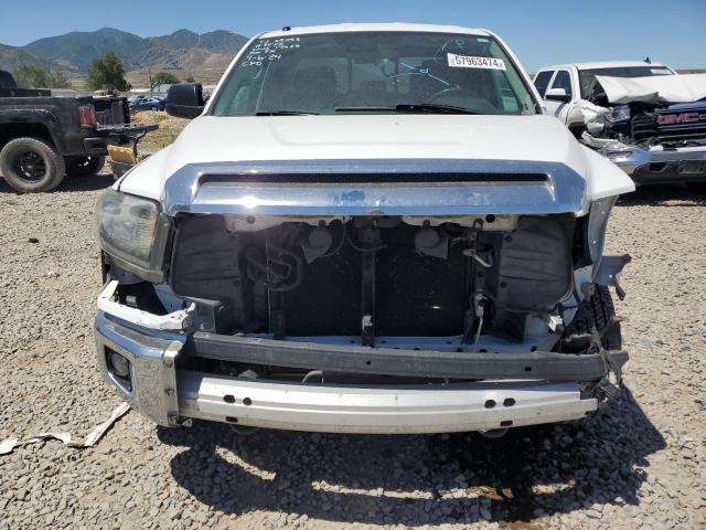 5TFCY5F19JX023790 - 2018 TOYOTA TUNDRA DOUBLE CAB SR/SR5 WHITE photo 5