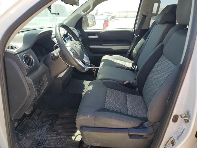 5TFCY5F19JX023790 - 2018 TOYOTA TUNDRA DOUBLE CAB SR/SR5 WHITE photo 7