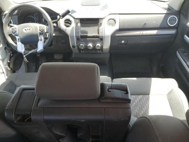 5TFCY5F19JX023790 - 2018 TOYOTA TUNDRA DOUBLE CAB SR/SR5 WHITE photo 8