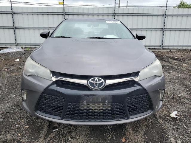 4T1BF1FK6GU261458 - 2016 TOYOTA CAMRY LE GRAY photo 5