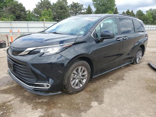 2023 TOYOTA SIENNA XLE, null