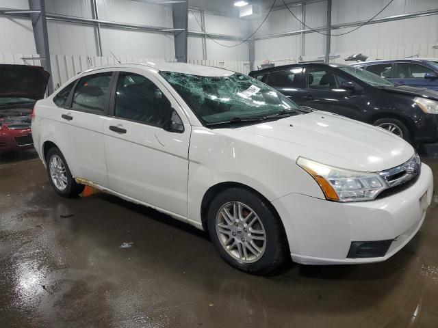 1FAHP35N29W267497 - 2009 FORD FOCUS SE WHITE photo 4