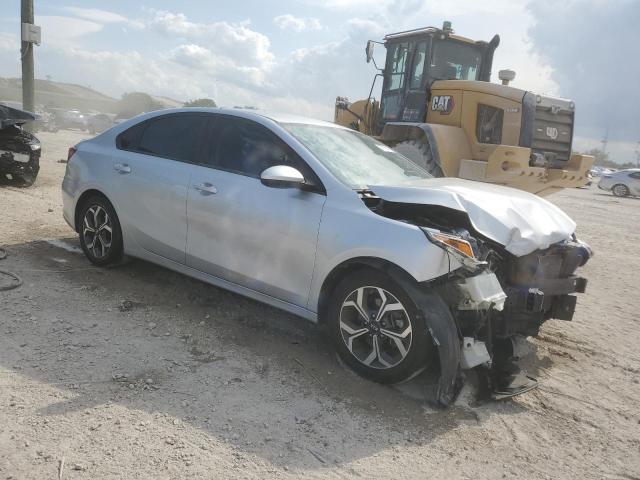 3KPF24AD1KE014576 - 2019 KIA FORTE FE SILVER photo 4