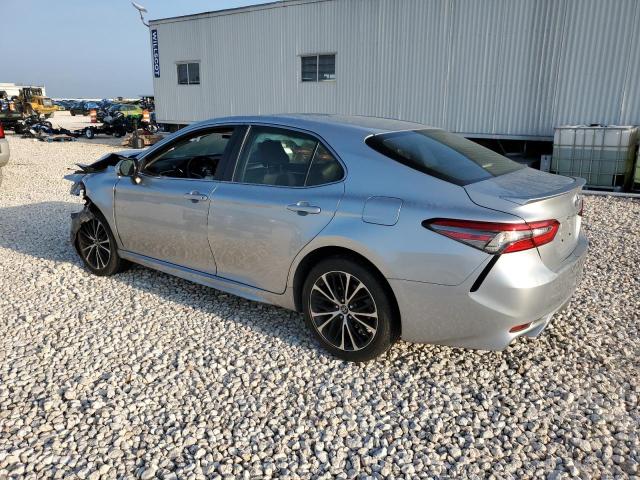 JTNB11HK3J3028436 - 2018 TOYOTA CAMRY L SILVER photo 2