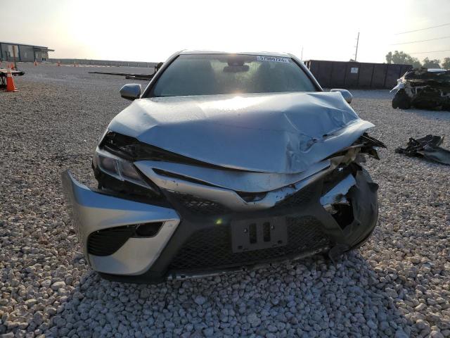 JTNB11HK3J3028436 - 2018 TOYOTA CAMRY L SILVER photo 5