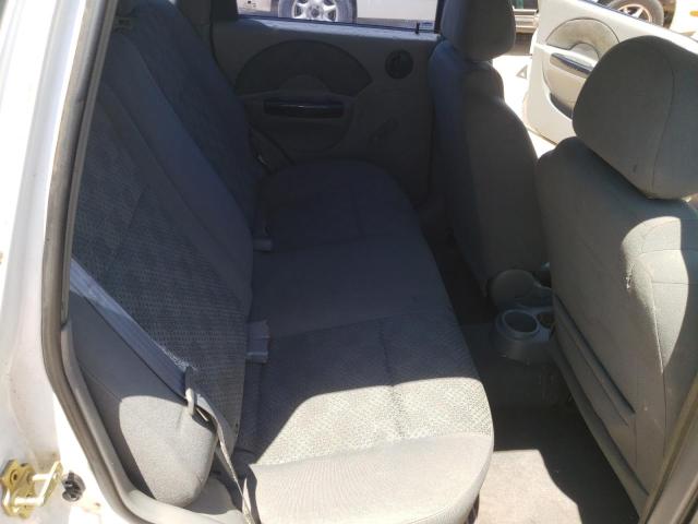 KL1TD62615B292346 - 2005 CHEVROLET AVEO BASE WHITE photo 10