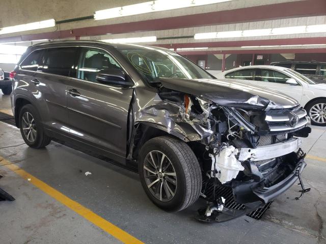 5TDJZRFH9JS836237 - 2018 TOYOTA HIGHLANDER SE GRAY photo 4