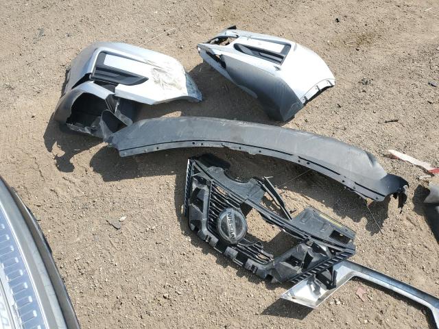 KNMAT2MT4JP546109 - 2018 NISSAN ROGUE S SILVER photo 12