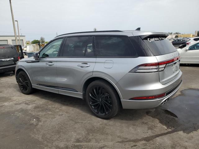 5LM5J7WCXPGL20322 - 2023 LINCOLN AVIATOR RESERVE Argent photo 2