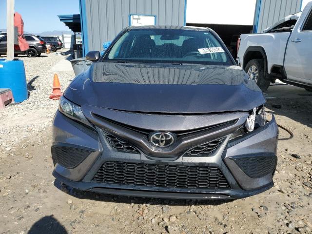 4T1G11AK4RU882261 - 2024 TOYOTA CAMRY SE NIGHT SHADE GRAY photo 5