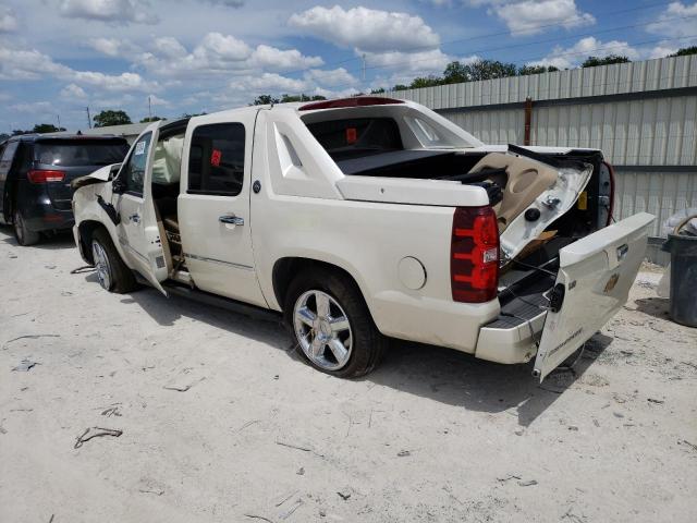 3GNMCGE00DG353051 - 2013 CHEVROLET AVALANCHE LTZ WHITE photo 2