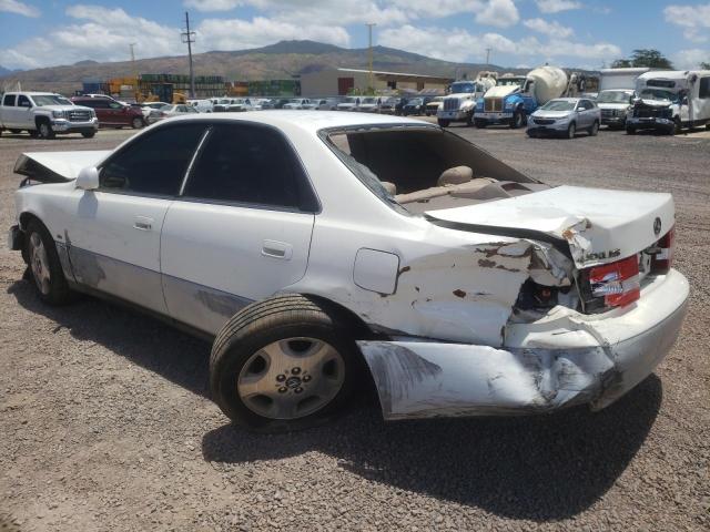 JT8BF28G710309372 - 2001 LEXUS ES 300 WHITE photo 2