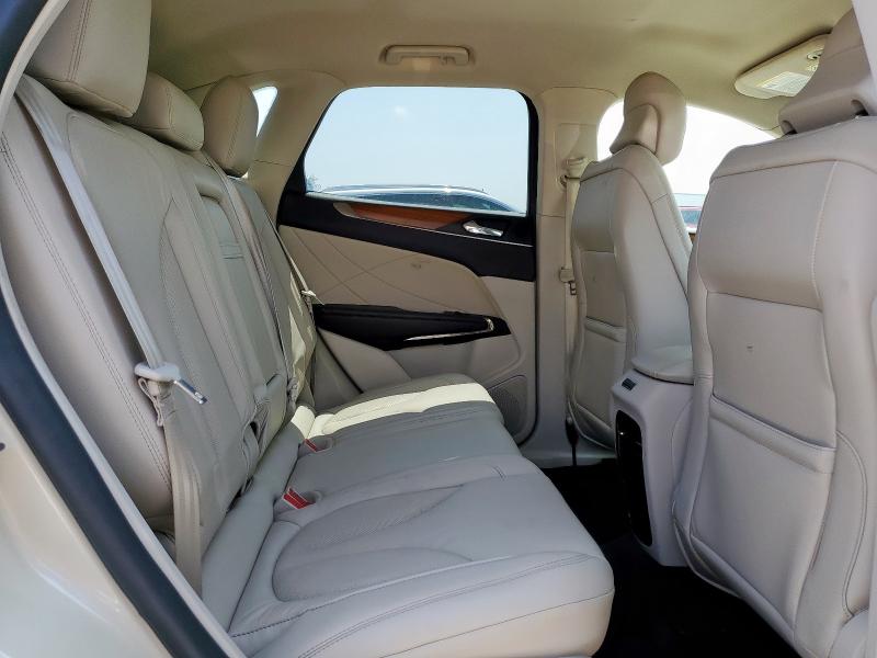 5LMCJ2C98JUL04650 - 2018 LINCOLN MKC SELECT BEIGE photo 11