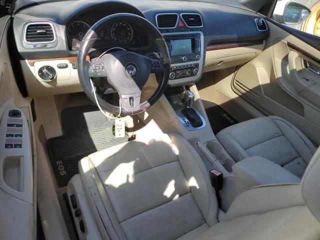 WVWFW7AH2CV013961 - 2012 VOLKSWAGEN EOS LUX WHITE photo 8