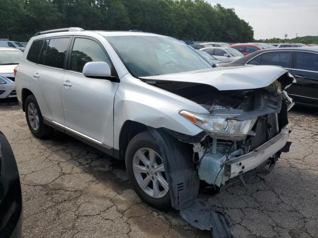 5TDZK3EH0DS094420 - 2013 TOYOTA HIGHLANDER BASE WHITE photo 4