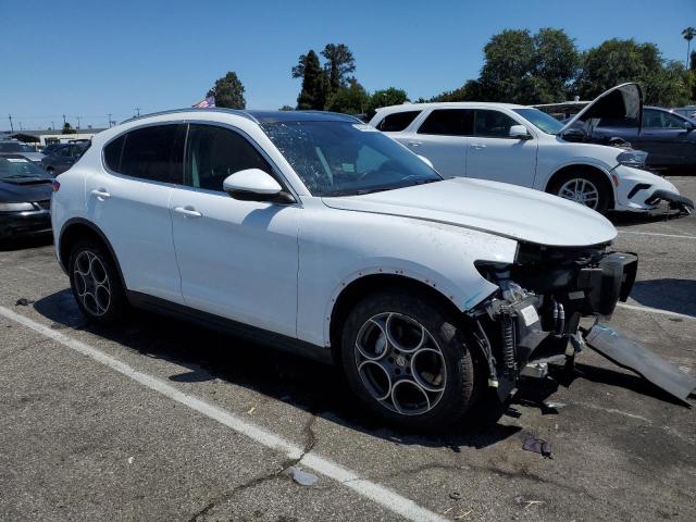 ZASPAKBN7K7C29549 - 2019 ALFA ROMEO STELVIO TI WHITE photo 4