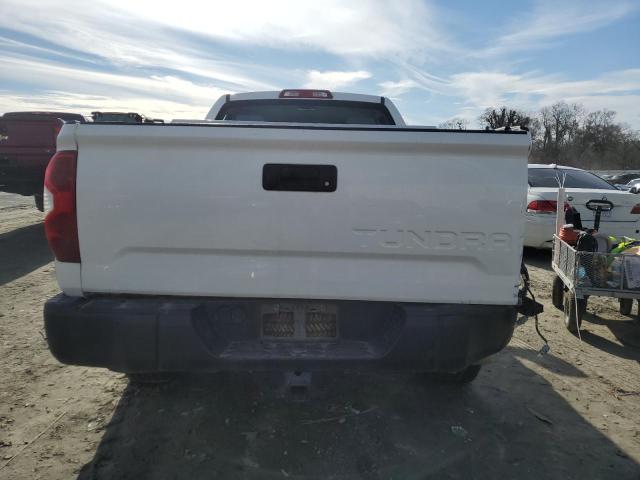5TFRY5F1XJX229985 - 2018 TOYOTA TUNDRA DOUBLE CAB SR/SR5 WHITE photo 6