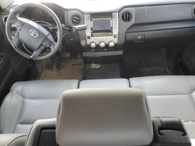 5TFRY5F1XJX229985 - 2018 TOYOTA TUNDRA DOUBLE CAB SR/SR5 WHITE photo 8