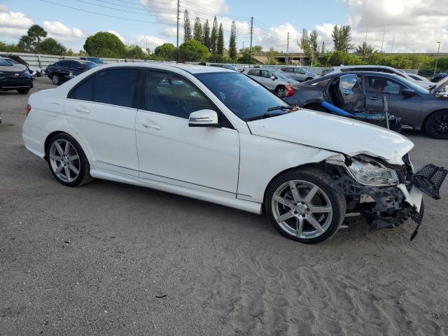 WDDGF4HB5EA924340 - 2014 MERCEDES-BENZ C 250 WHITE photo 4