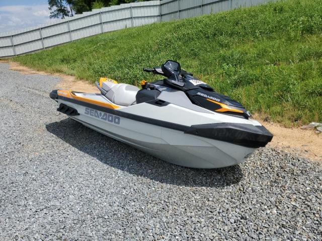 YDV51992A222 - 2022 BOMBARDIER JETSKI BLACK photo 1